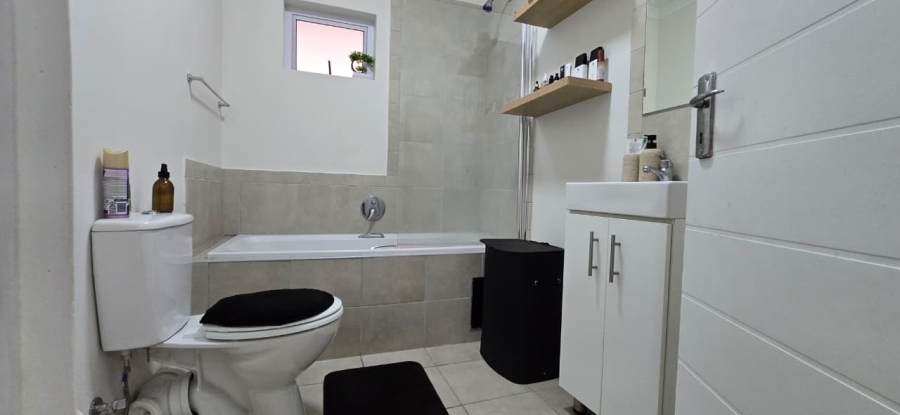 2 Bedroom Property for Sale in Stellendale Western Cape